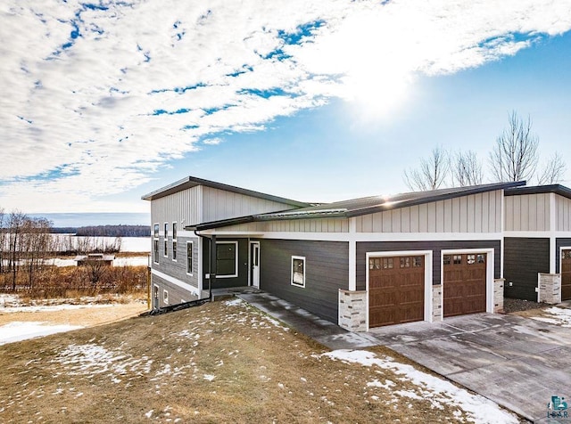 view of front of home with a garage