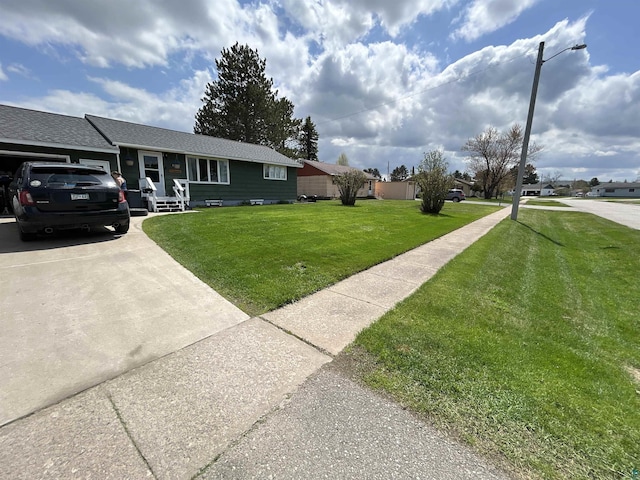 view of front of house featuring a front lawn