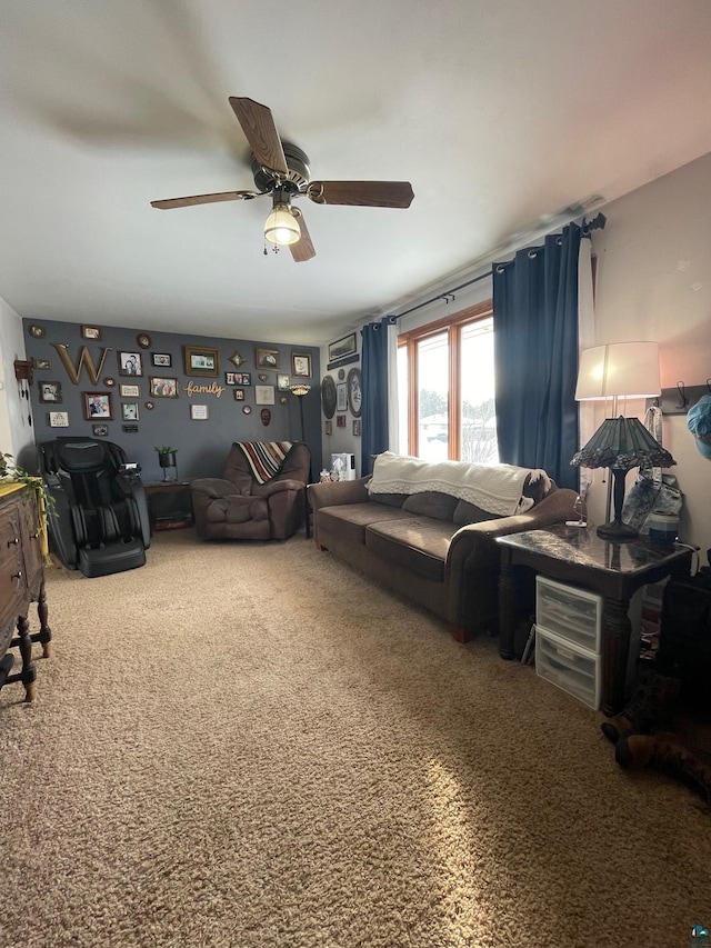 carpeted living room featuring ceiling fan