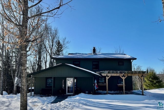 view of front of property featuring covered porch