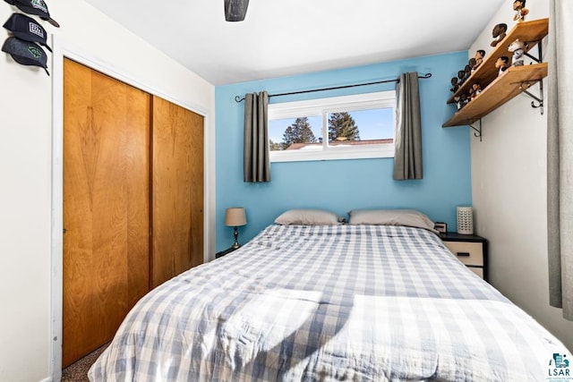 bedroom featuring a ceiling fan and a closet