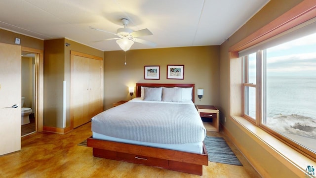 bedroom featuring a ceiling fan, baseboards, and a closet