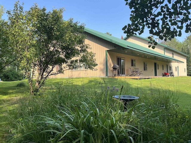 rear view of house featuring a lawn