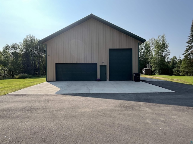 view of detached garage