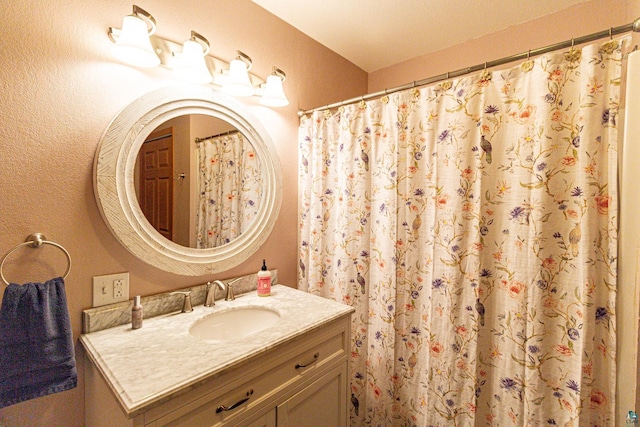 full bathroom featuring curtained shower and vanity