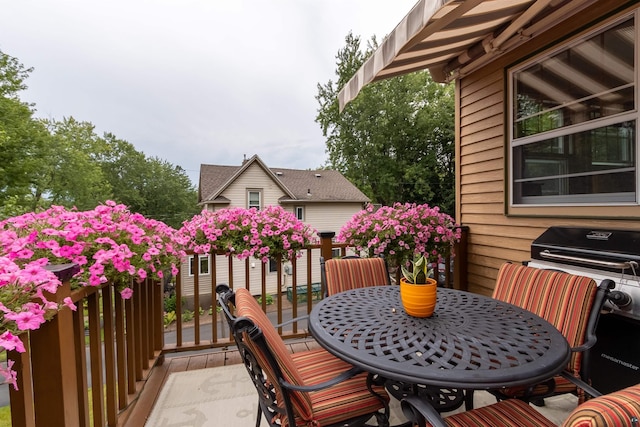 balcony featuring outdoor dining space