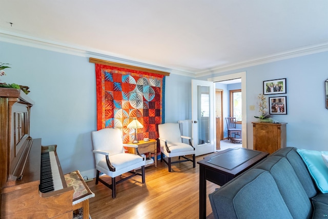 living room with light wood finished floors and crown molding