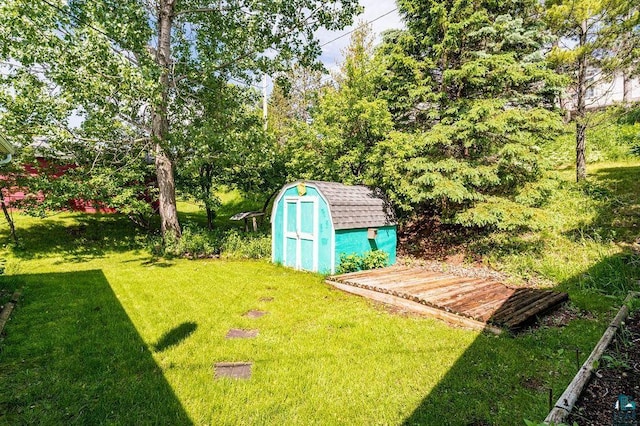 view of yard with a storage unit and an outdoor structure