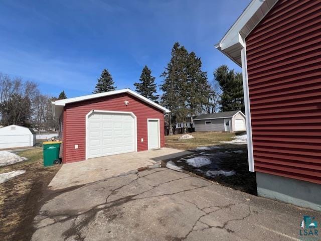 detached garage with driveway