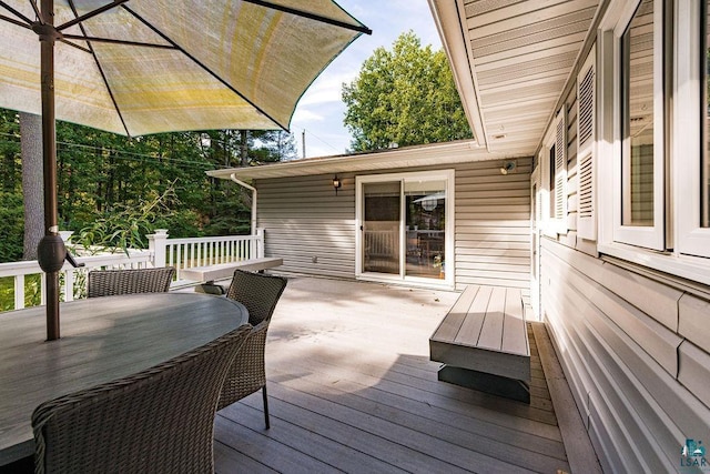 deck with outdoor dining space