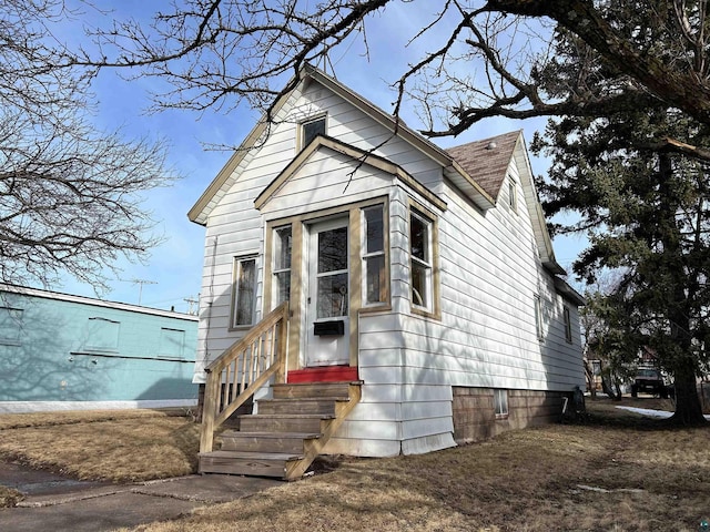 view of front facade featuring entry steps