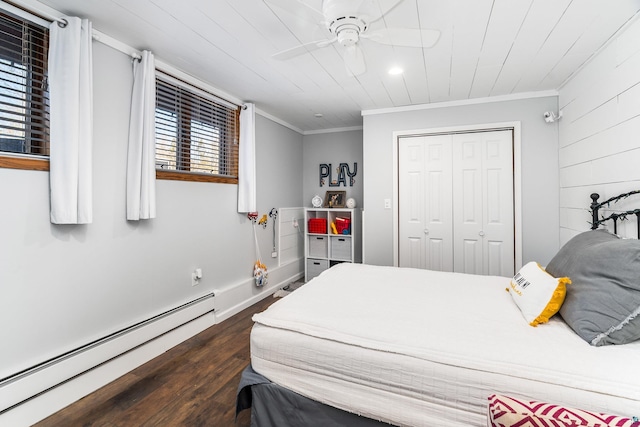 bedroom featuring ceiling fan, ornamental molding, wood finished floors, a closet, and a baseboard radiator