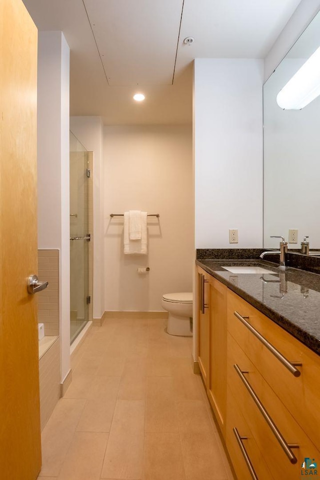 bathroom with toilet, recessed lighting, a shower stall, baseboards, and vanity