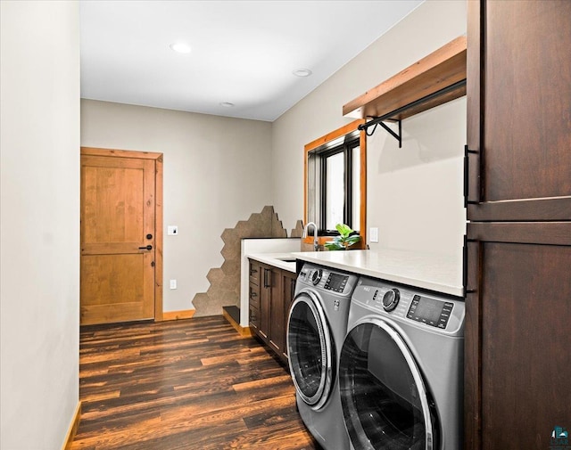 washroom featuring baseboards, dark wood finished floors, recessed lighting, independent washer and dryer, and a sink