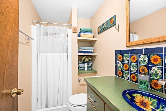 bathroom with toilet, vanity, and curtained shower