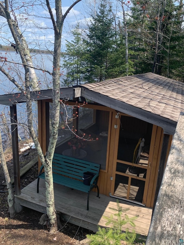 exterior space featuring an outbuilding