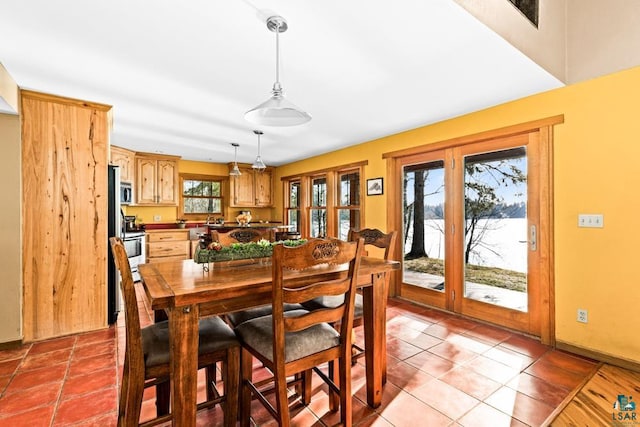 dining area featuring light tile patterned floors