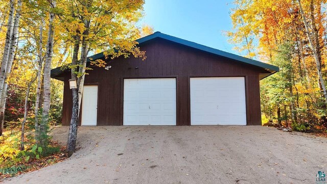 view of detached garage