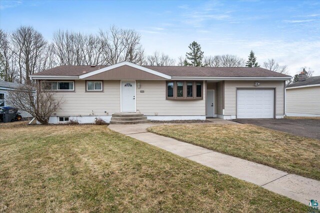 606 Maple Bend Dr, Duluth, MN 55811 - single story home with a front lawn, driveway, an attached garage, and roof with shingles