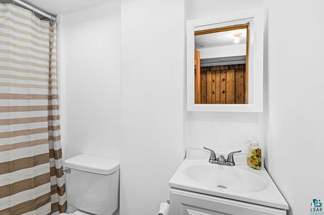 bathroom with vanity, toilet, and a shower with curtain