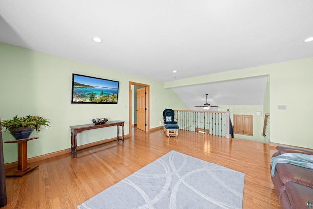 living room featuring baseboards, recessed lighting, wood finished floors, and a ceiling fan
