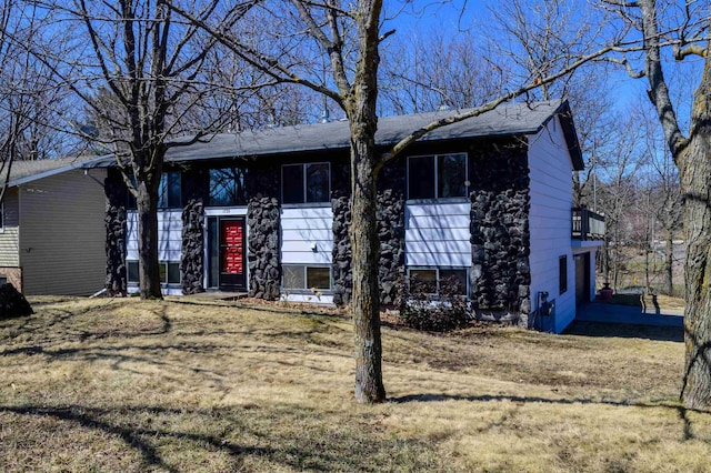 view of front facade featuring roof with shingles