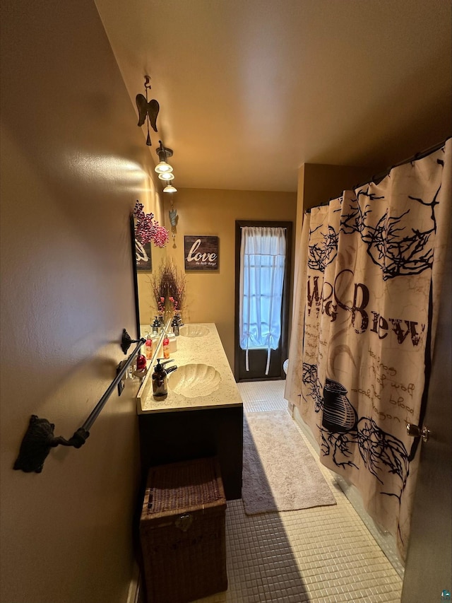 3824 Rehbein Rd, Duluth, MN 55803 - bathroom featuring toilet, a shower with shower curtain, and vanity
