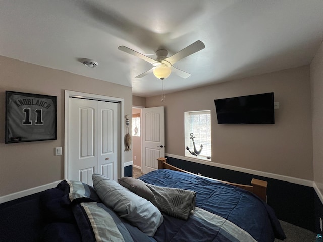 carpeted bedroom with a ceiling fan, baseboards, and a closet