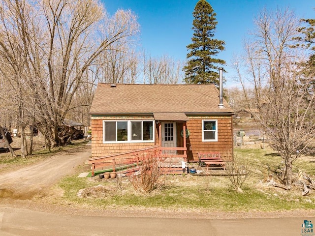 view of front of property featuring a shingled roof