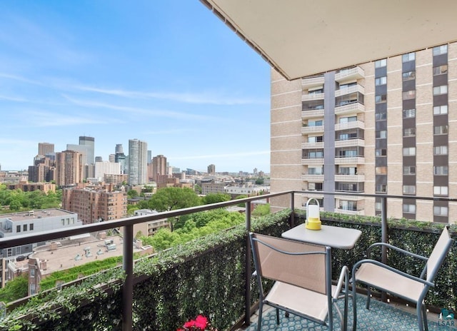 410 Groveland Ave Unit 1203, Minneapolis, MN 55403 - balcony featuring a city view