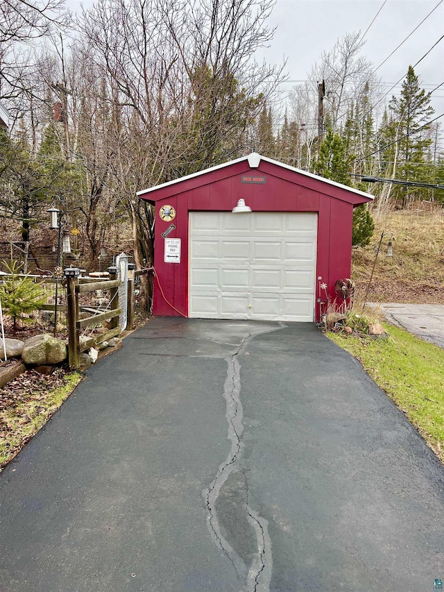22 Hays Crk, Silver Bay, MN 55614 - detached garage featuring fence and driveway