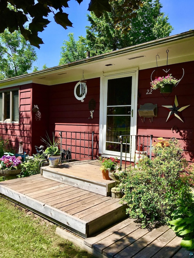 22 Hays Crk, Silver Bay, MN 55614 - view of exterior entry featuring a wooden deck