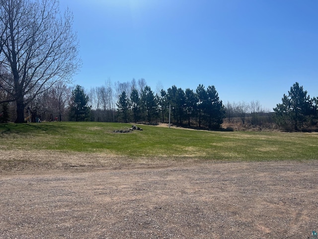 view of yard featuring a rural view