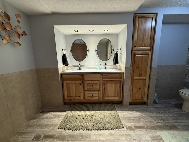 46040 State Highway 65, Nashwauk, MN 55769 - full bathroom with toilet, wainscoting, a sink, and wood finished floors