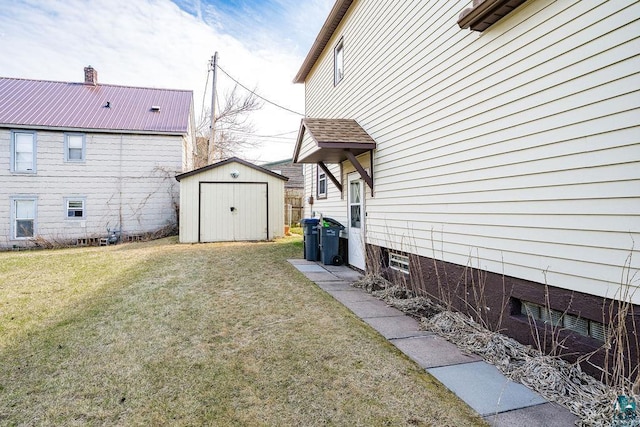 view of yard with an outdoor structure and a storage shed