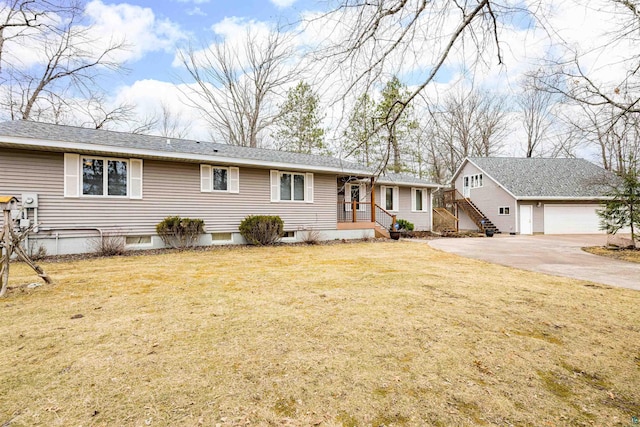 ranch-style home with driveway and a front yard
