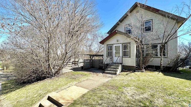 view of front of home with a front lawn and entry steps