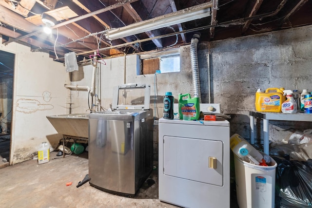 5463 Maple Hill Rd, Proctor, MN 55810 - clothes washing area with washing machine and clothes dryer