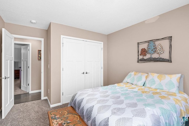 bedroom with carpet floors, baseboards, and a closet