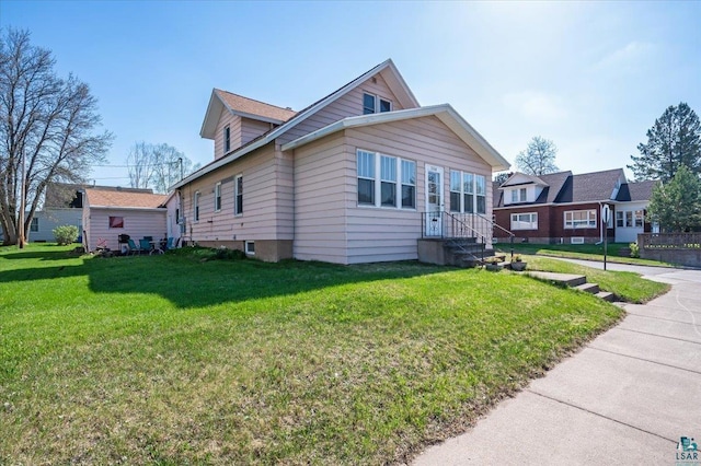 304 Carlton Ave, Cloquet, MN 55720 - bungalow featuring a front lawn