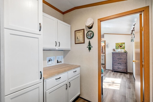 10412 Lakeside Dr, Finlayson, MN 55735 - corridor featuring ornamental molding and light wood finished floors