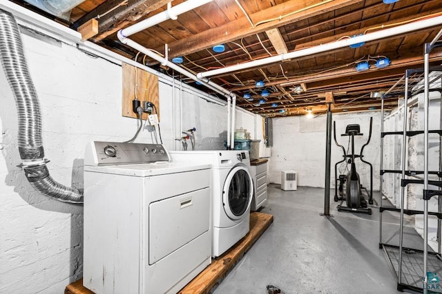 426 22nd St, Cloquet, MN 55720 - laundry room featuring washer and dryer
