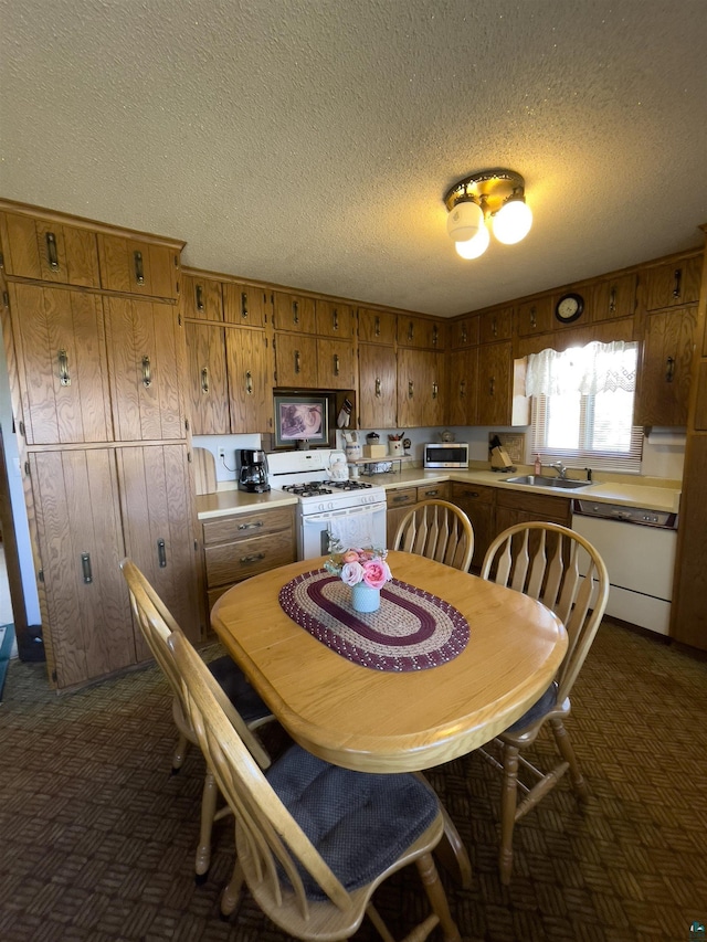 110 Hays Crk, Silver Bay, MN 55614 - dining room with a textured ceiling