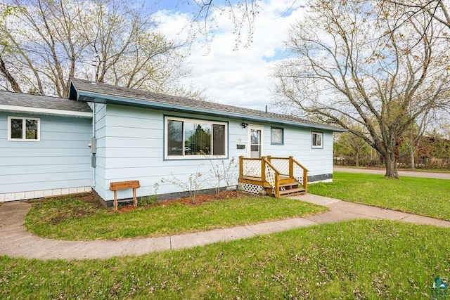 733 13th Ave, Two Harbors, MN 55616 - single story home featuring a front yard