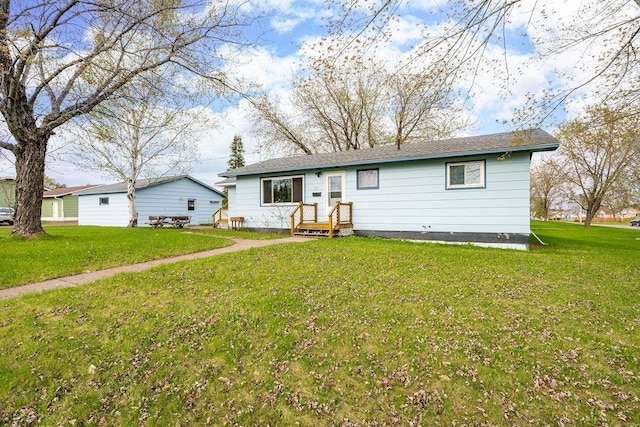 733 13th Ave, Two Harbors, MN 55616 - view of front of property featuring a front lawn