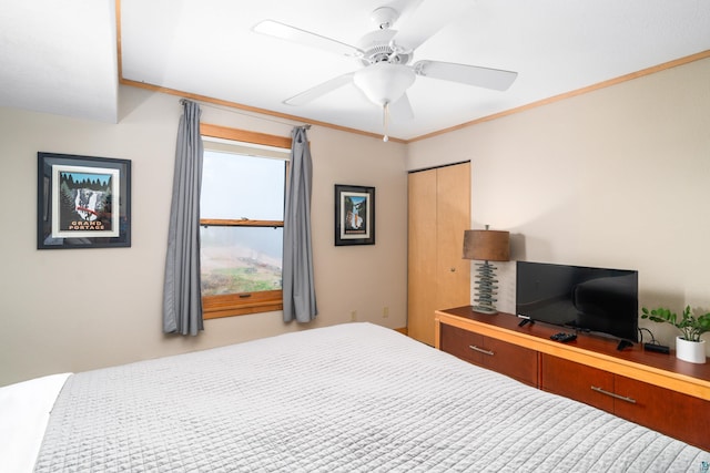 21 E Wisconsin St Unit 301, Grand Marais, MN 55616 - bedroom with ornamental molding, ceiling fan, and a closet