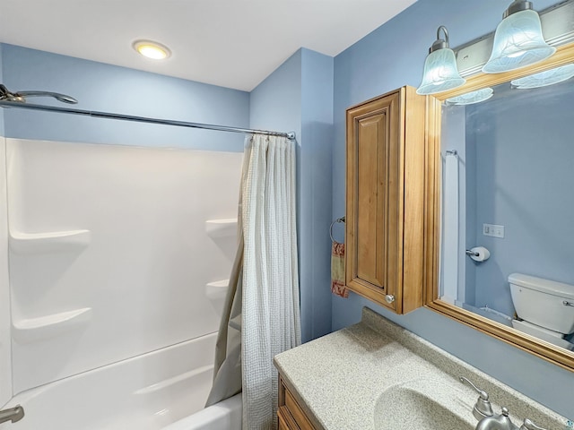 602 26th St, Cloquet, MN 55720 - full bath featuring toilet, shower / bath combo, and vanity