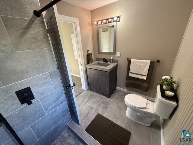 710 N Boundary Ave, Duluth, MN 55810 - bathroom with toilet, vanity, and baseboards