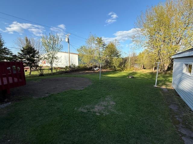 710 N Boundary Ave, Duluth, MN 55810 - view of green lawn