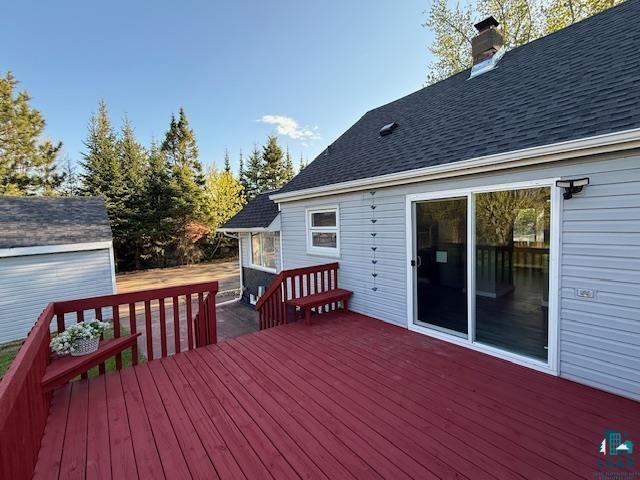 710 N Boundary Ave, Duluth, MN 55810 - deck with an outdoor structure